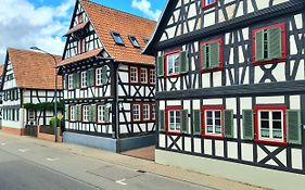 AVAHOME: Haus für 16, WLAN, Parkplätze, Netflix, Nespresso